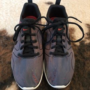 NWOT Women’s Nike V2 Running Shoes